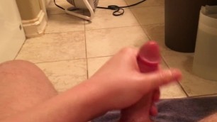 Guy plays with his cock and cums in less then 2 1/2 minutes