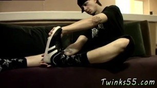 Gay twink fucked until toes curl and guys fucking guys with hairy legs