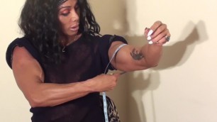 Female Bodybuilder has very Sexy Biceps