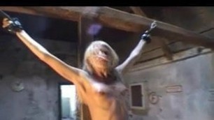 crucified women -modell vera